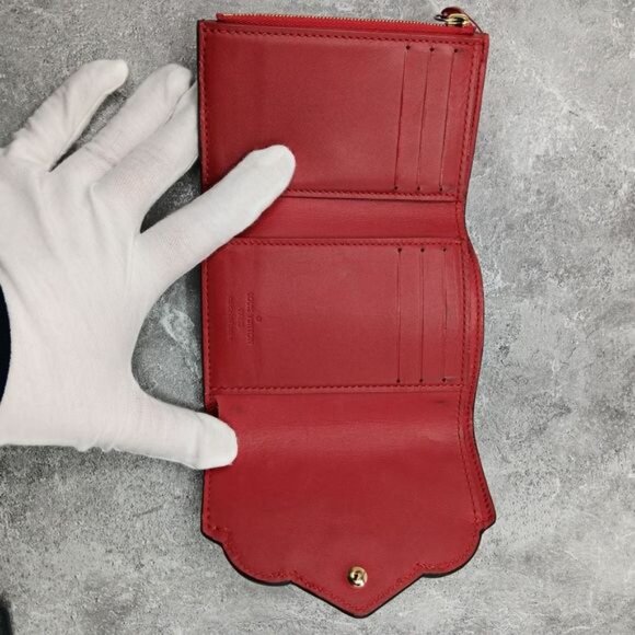 LOUIS VUITTON Limited Edition Vernis Angry Bird Victorine Wallet Pomme D'Amou - Picture 12 of 15